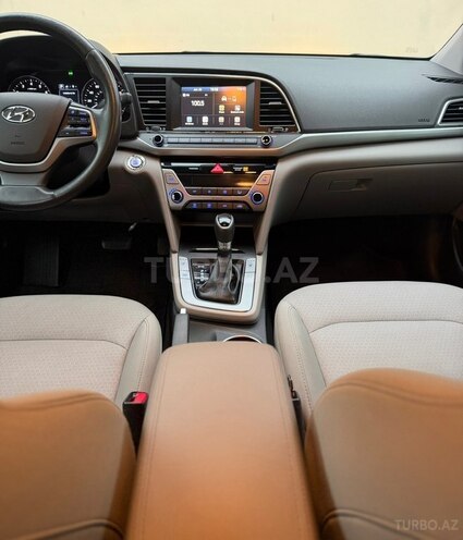 Hyundai Elantra-9