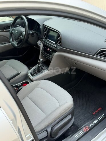 Hyundai Elantra-8