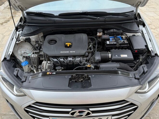 Hyundai Elantra-13