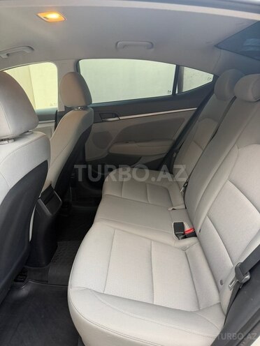 Hyundai Elantra-10