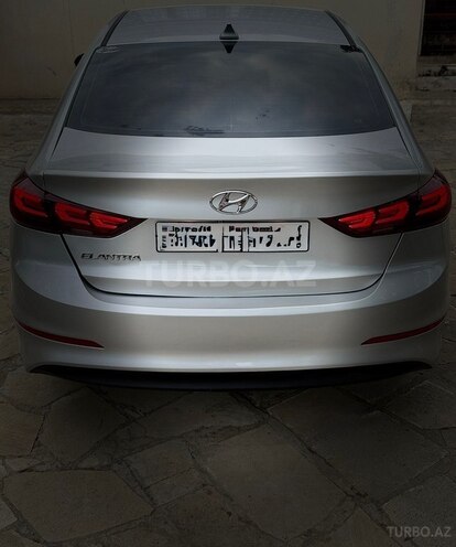 Hyundai Elantra-15