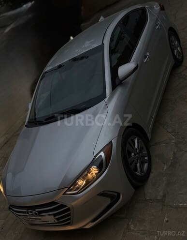 Hyundai Elantra-3
