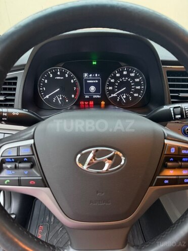 Hyundai Elantra-6