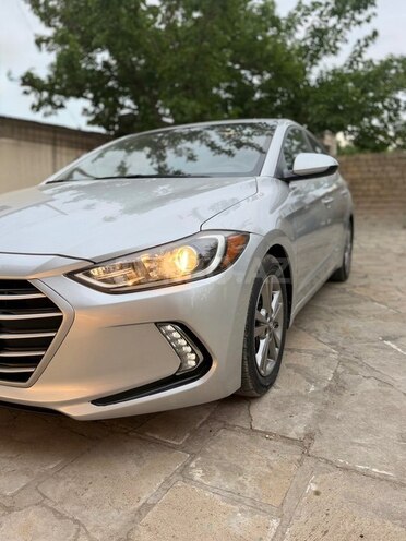 Hyundai Elantra-2