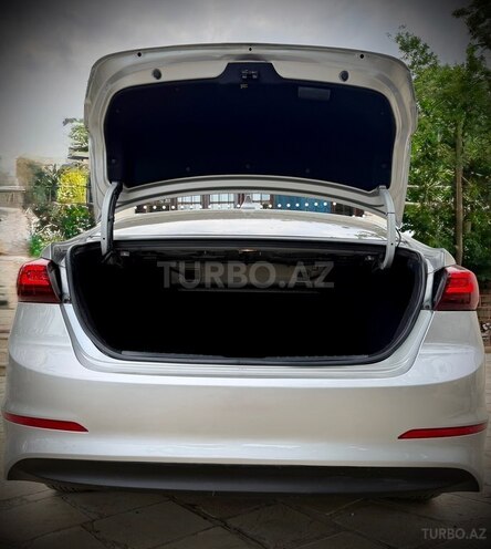 Hyundai Elantra-17