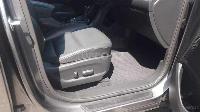 Hyundai Santa Fe-13