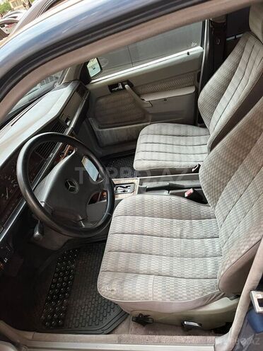 Mercedes 190-13