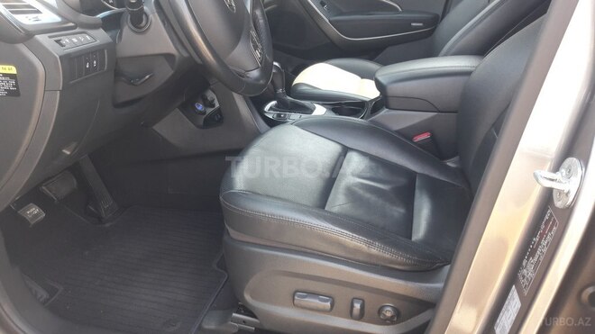 Hyundai Santa Fe-12