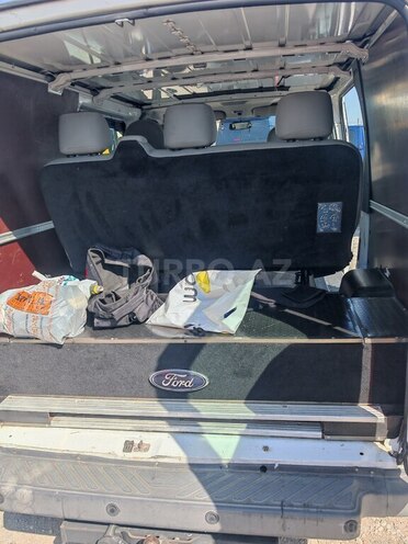 Ford Transit-5