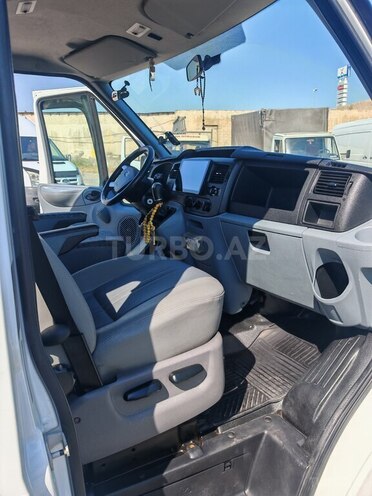 Ford Transit-8