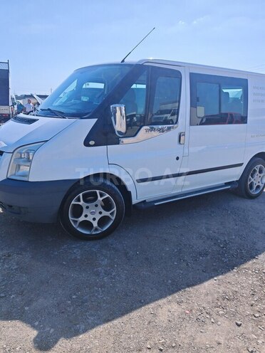 Ford Transit-9