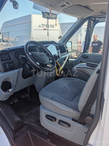 Ford Transit-3