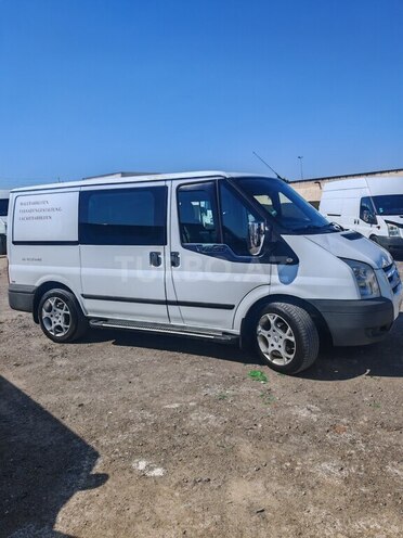 Ford Transit-10