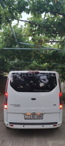 Ford Tourneo Custom-5