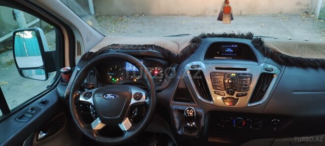 Ford Tourneo Custom-13