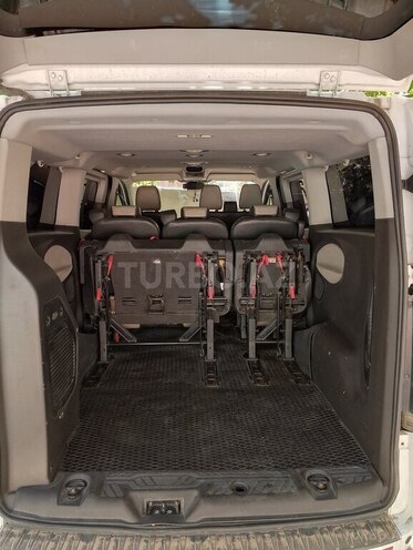 Ford Tourneo Custom-17
