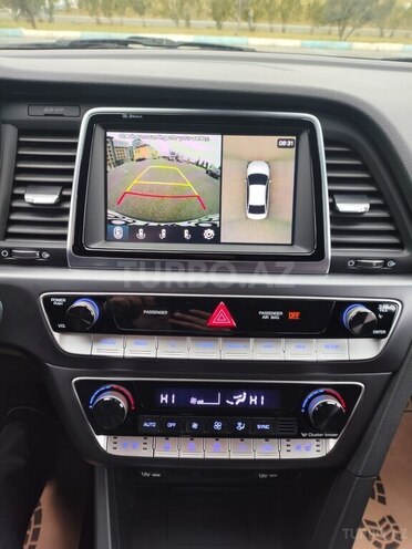 Hyundai Sonata-14