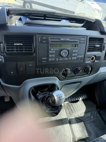 Ford Transit-20