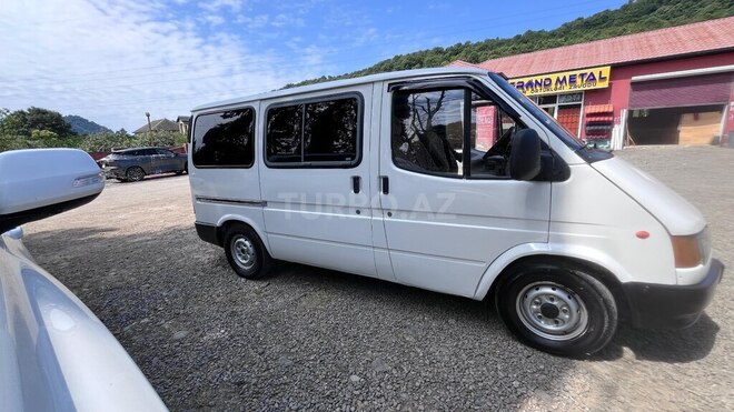 Ford Transit-3