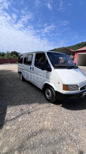 Ford Transit-6