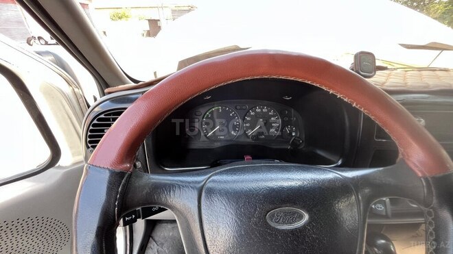 Ford Transit-12