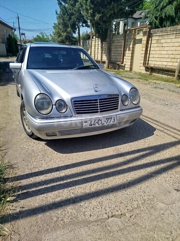 Mercedes E 200-3