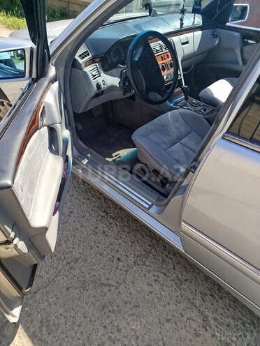 Mercedes E 200-6