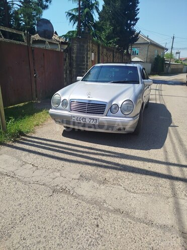 Mercedes E 200-12