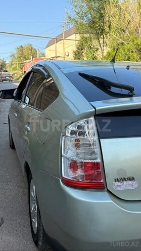 Toyota Prius-12
