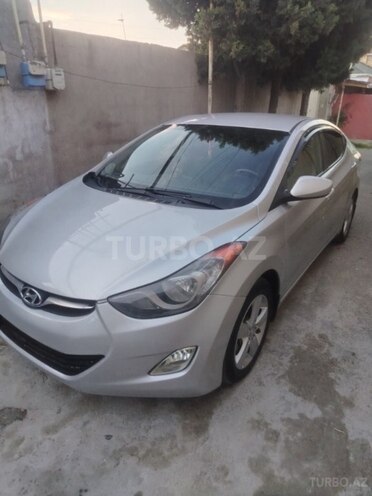 Hyundai Elantra-4