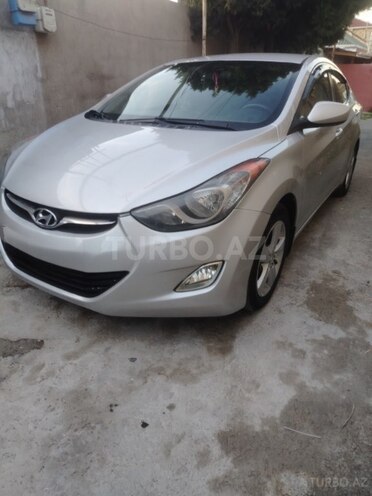 Hyundai Elantra-1