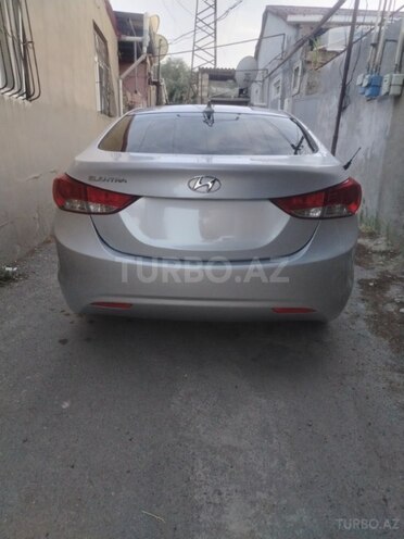 Hyundai Elantra-3