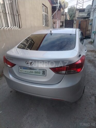 Hyundai Elantra-2