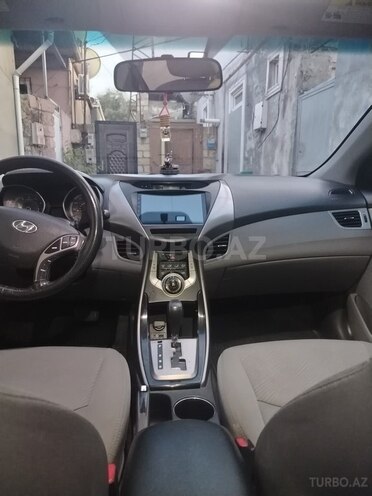 Hyundai Elantra-20