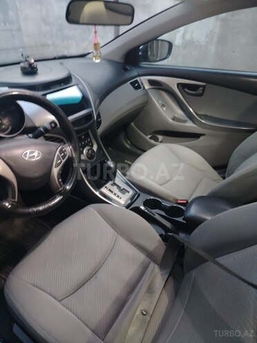 Hyundai Elantra-19