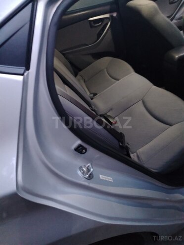 Hyundai Elantra-14