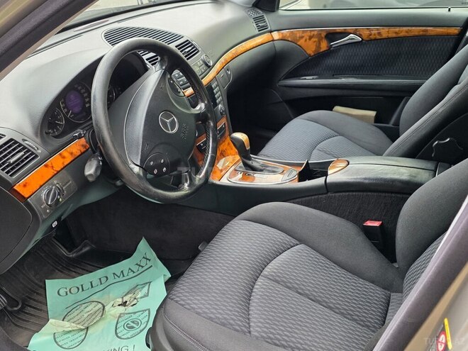 Mercedes E 220-10