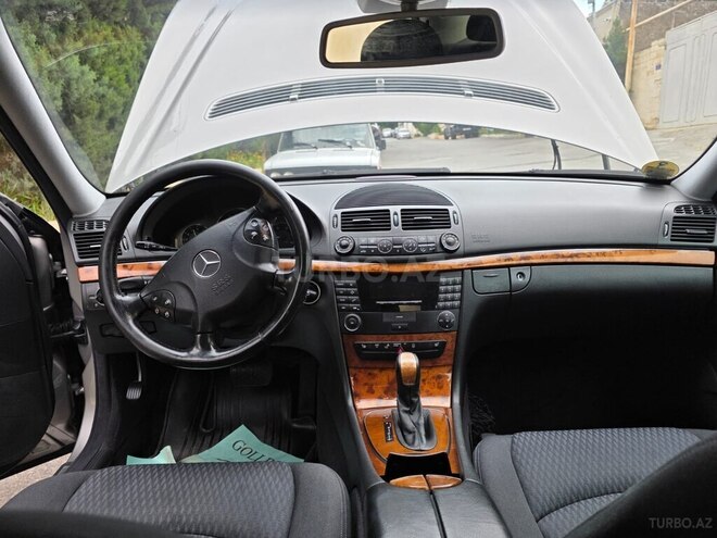 Mercedes E 220-13