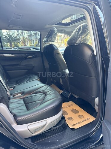 Toyota Highlander-12