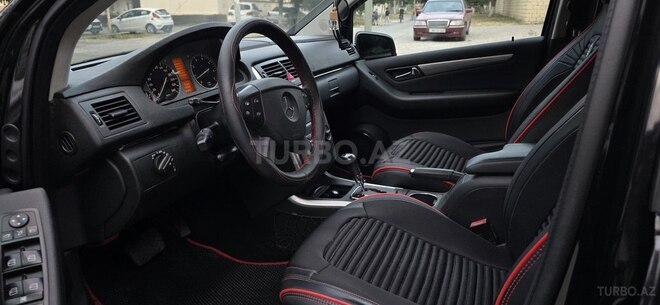 Mercedes B 180-13