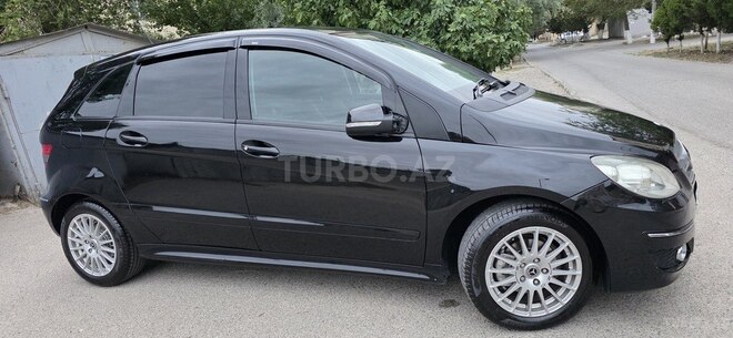 Mercedes B 180-3