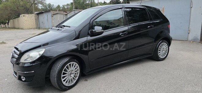 Mercedes B 180-2