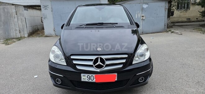 Mercedes B 180-1