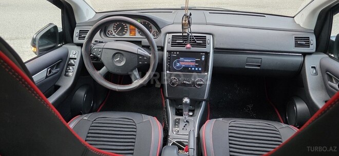 Mercedes B 180-10