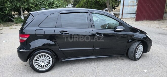 Mercedes B 180-6