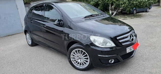 Mercedes B 180-4