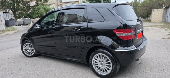 Mercedes B 180-7