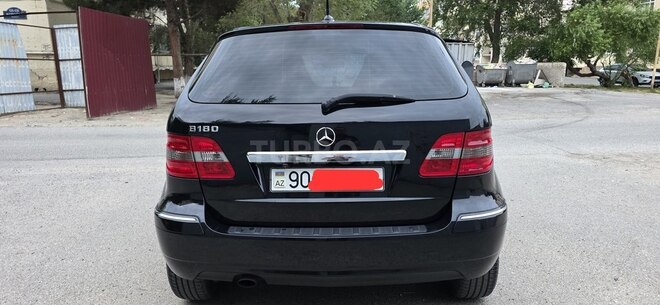 Mercedes B 180-9