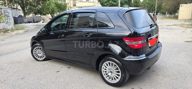 Mercedes B 180-15