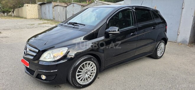 Mercedes B 180-21